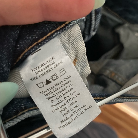 Everlane cheeky cropped (ripped knee) denim (button-up) - Picture 8 of 8